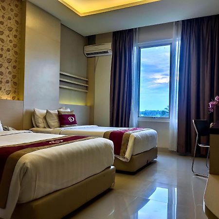 Grand Parama Hotel Tanjung Redep Exterior photo