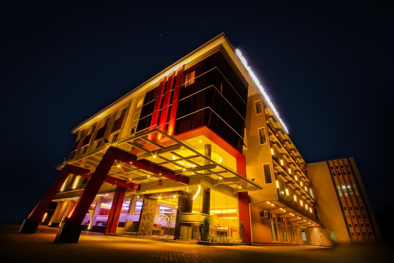 Grand Parama Hotel Tanjung Redep Exterior photo